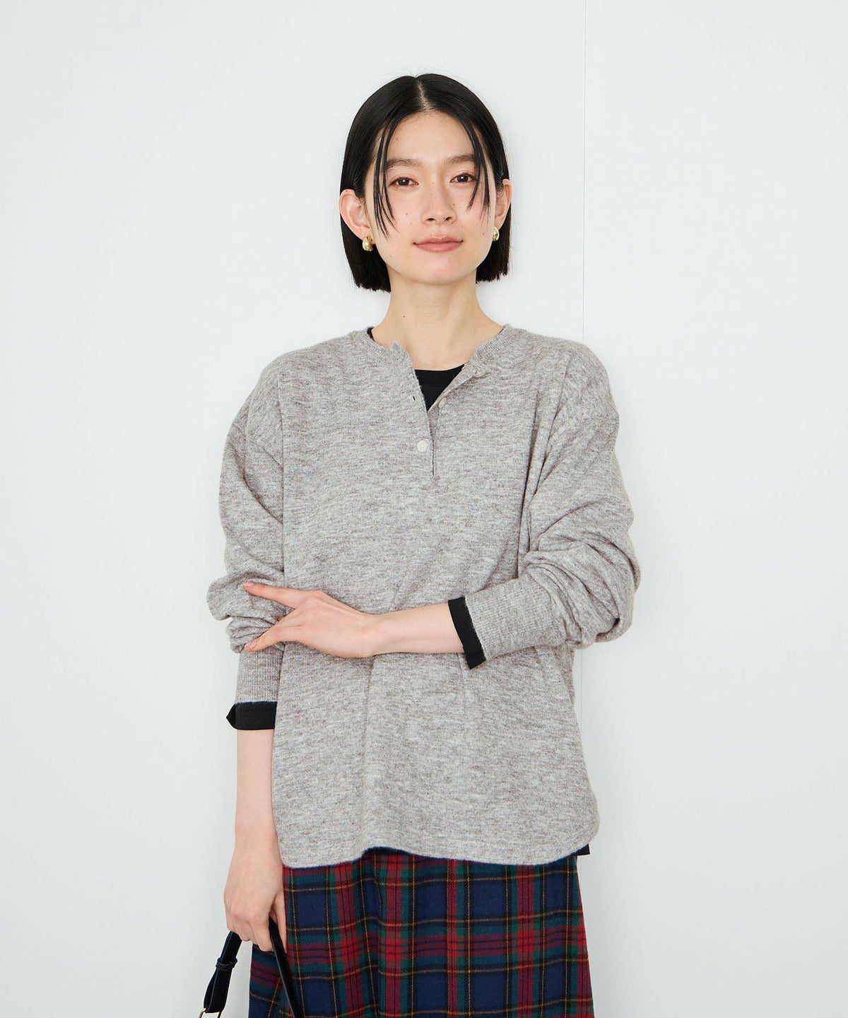 Idnes ヘンリーネックニット レディース