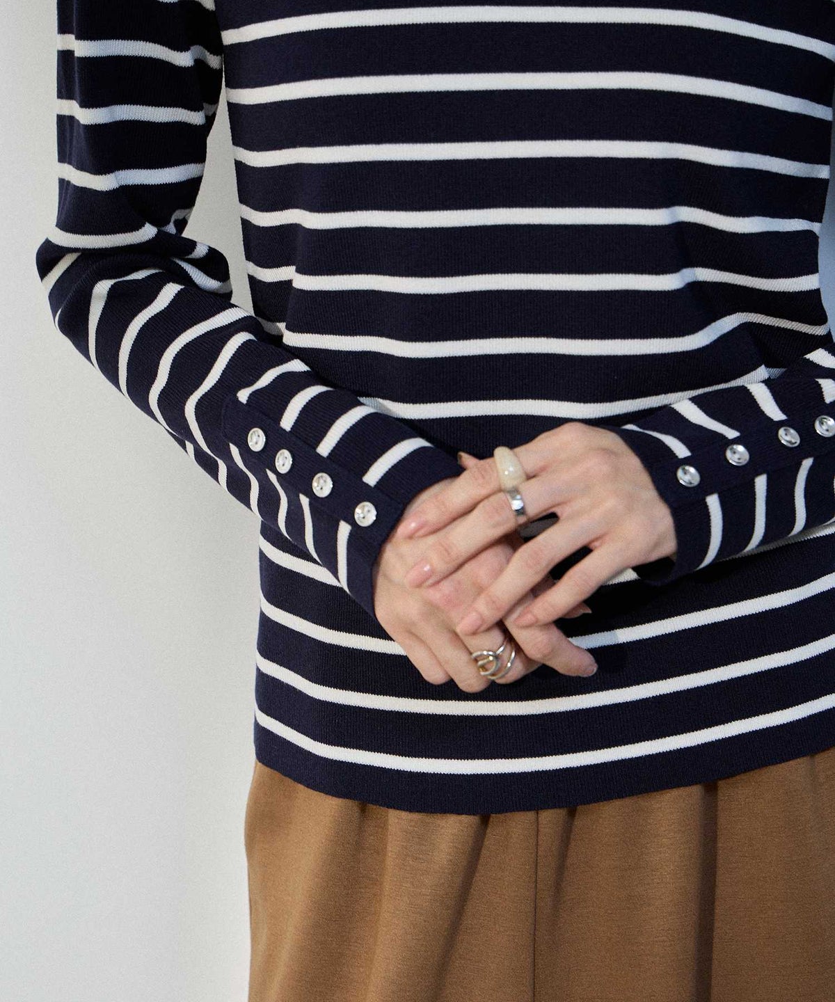 milli de l'air 袖口ボタンリブニットプルオーバー レディース