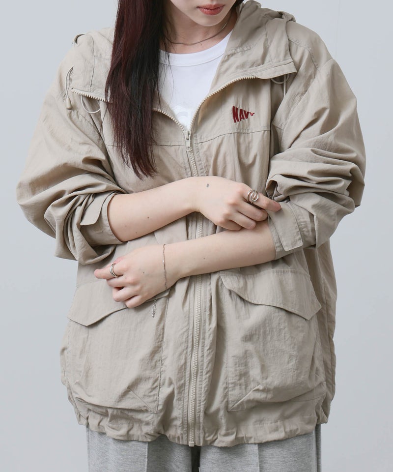 NAVY  ワンポイント刺繍 ナイロン ビッグシルエット ZIPフーディブルゾン レディース商品画像-3