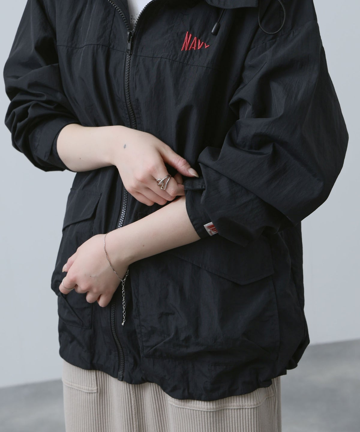 NAVY ワンポイント刺繍 ナイロン ビッグシルエット ZIPフーディブルゾン レディース