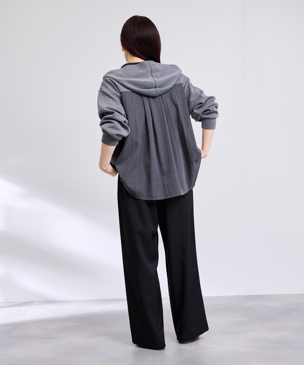  [期間限定価格]Free Nature ジップパーカー バック布帛切り替え【後ろ姿まで抜かりなく♪】 レディース