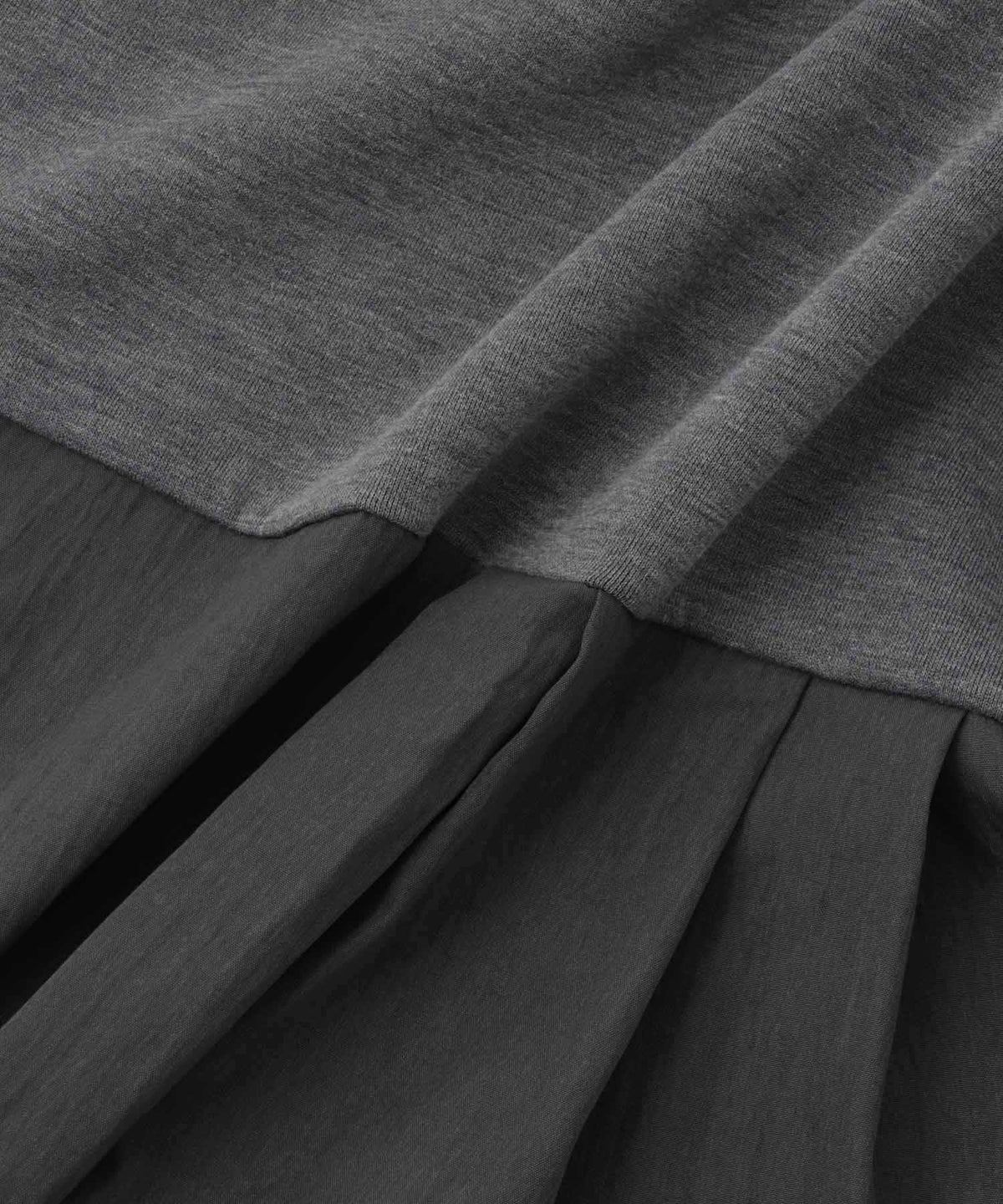  [期間限定価格]Free Nature ジップパーカー バック布帛切り替え【後ろ姿まで抜かりなく♪】 レディース