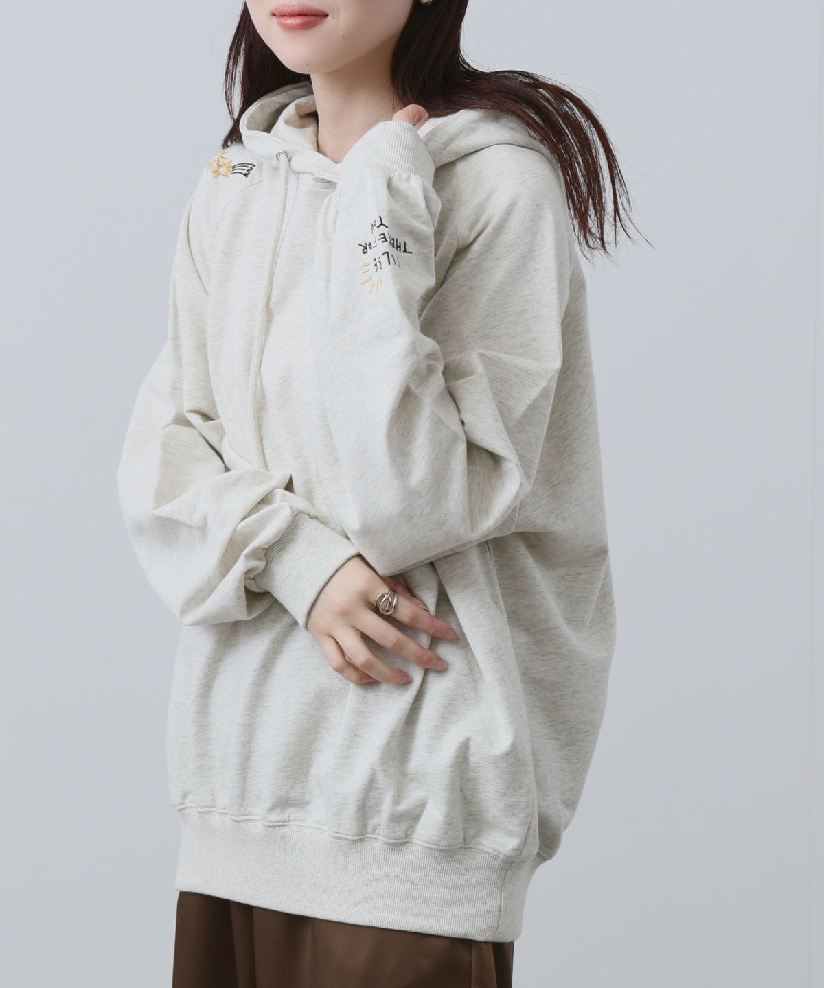 NAVY プルオーバーパーカー 飛び刺繍 コットン ミニ裏毛 ラグラン レディース