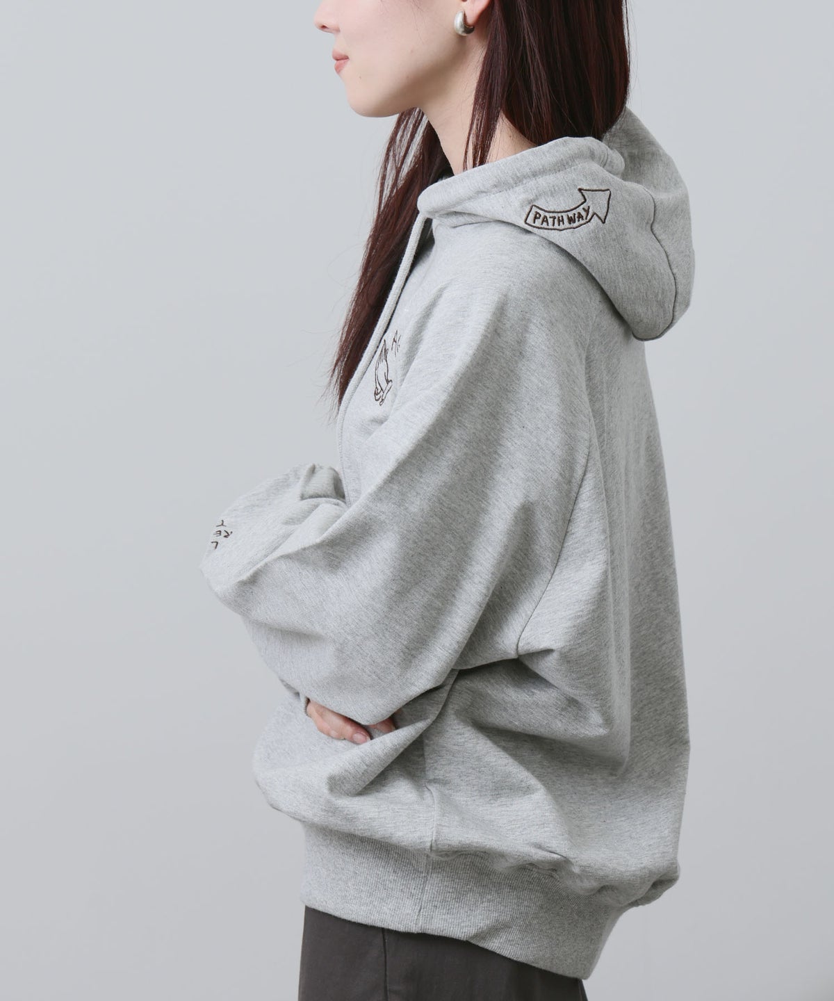 NAVY プルオーバーパーカー 飛び刺繍 コットン ミニ裏毛 ラグラン レディース