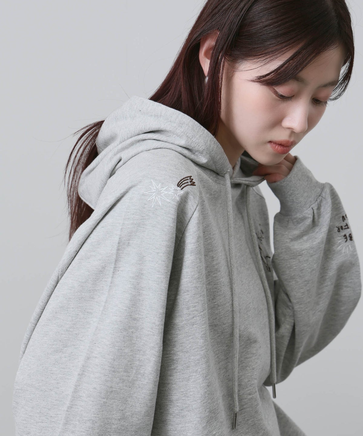 NAVY プルオーバーパーカー 飛び刺繍 コットン ミニ裏毛 ラグラン レディース