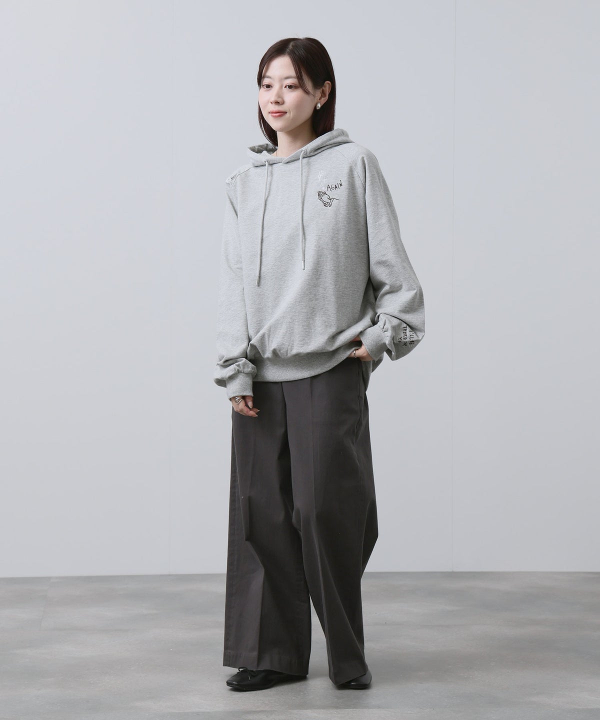 NAVY プルオーバーパーカー 飛び刺繍 コットン ミニ裏毛 ラグラン レディース