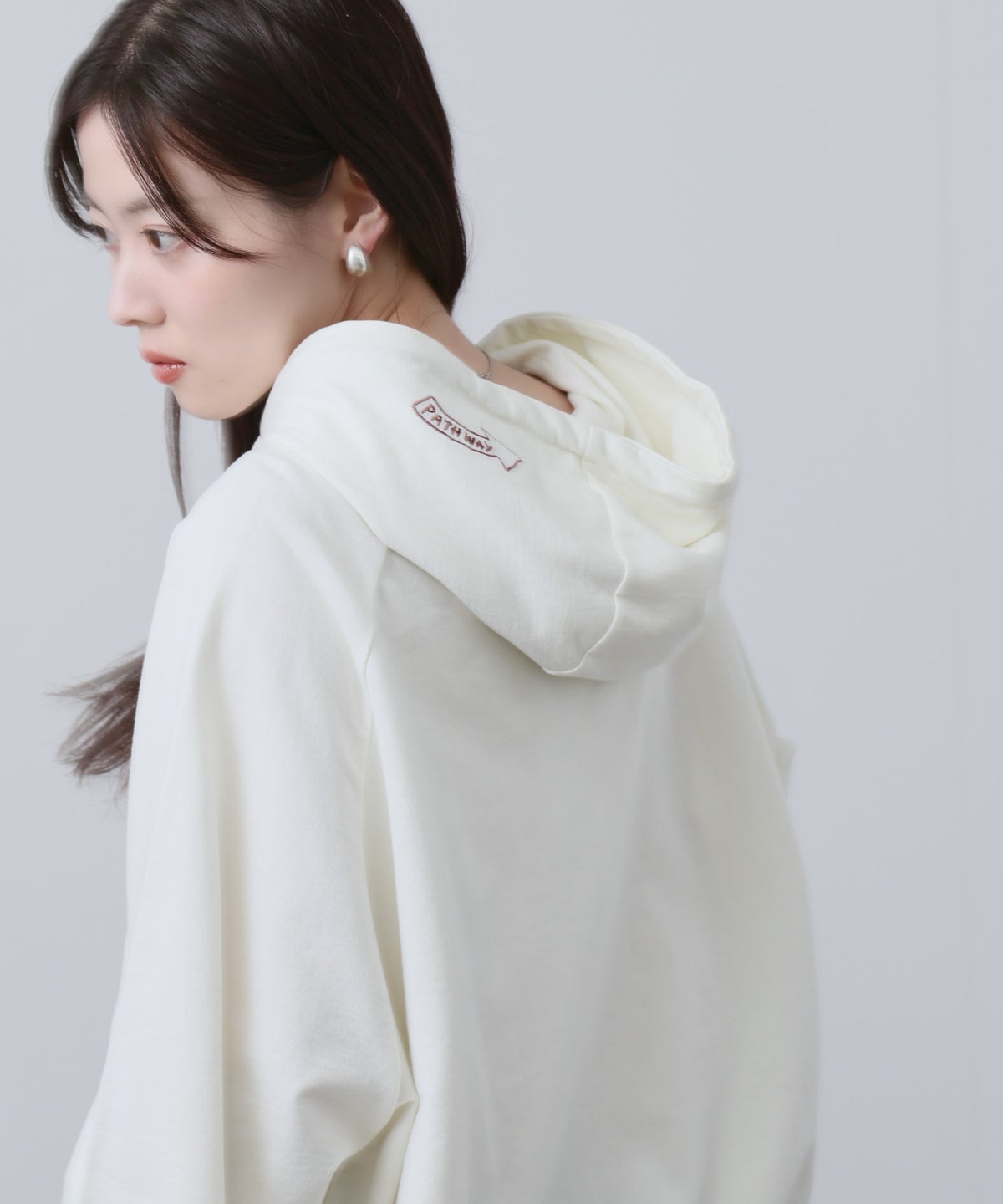 NAVY プルオーバーパーカー 飛び刺繍 コットン ミニ裏毛 ラグラン レディース