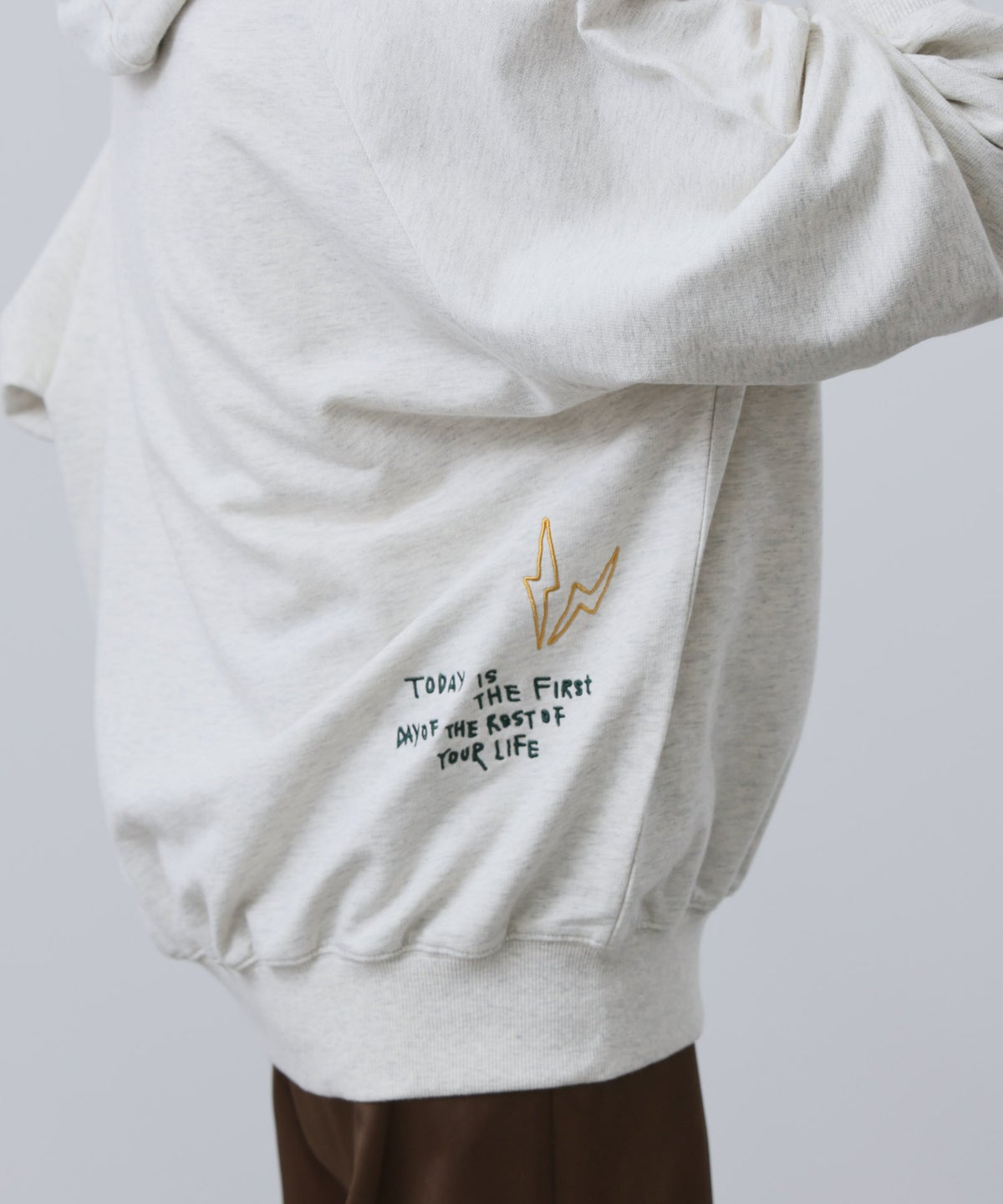 NAVY プルオーバーパーカー 飛び刺繍 コットン ミニ裏毛 ラグラン レディース