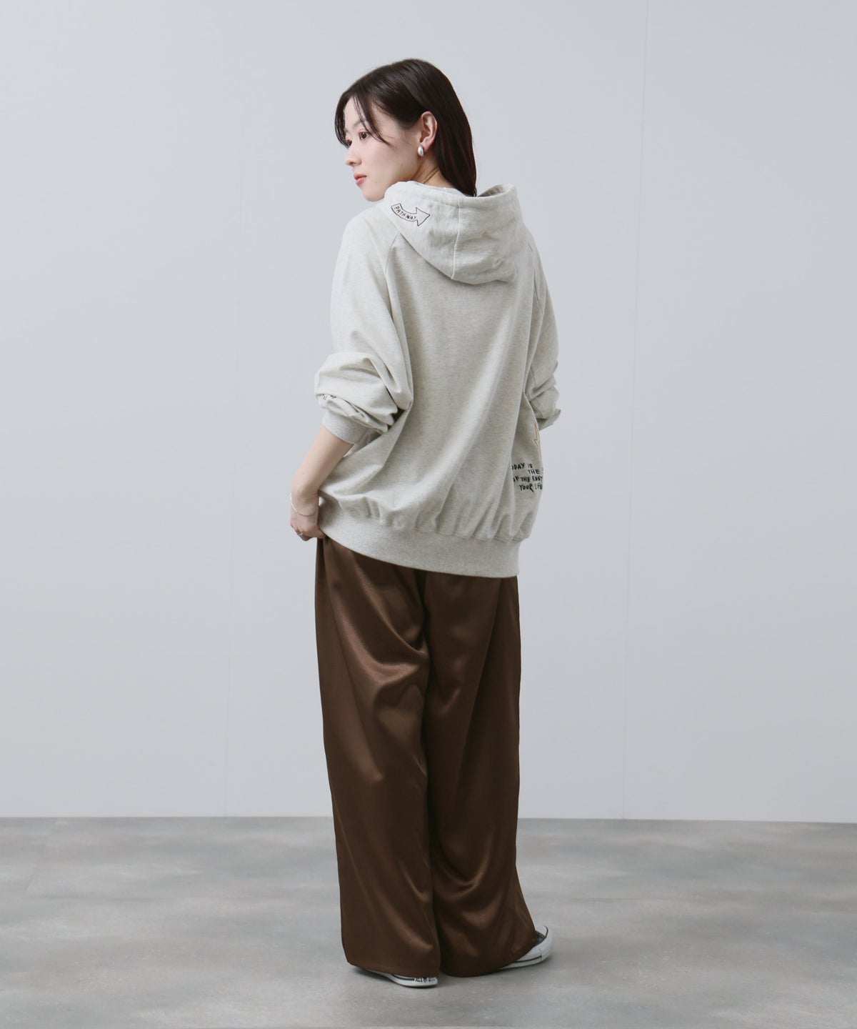 NAVY プルオーバーパーカー 飛び刺繍 コットン ミニ裏毛 ラグラン レディース