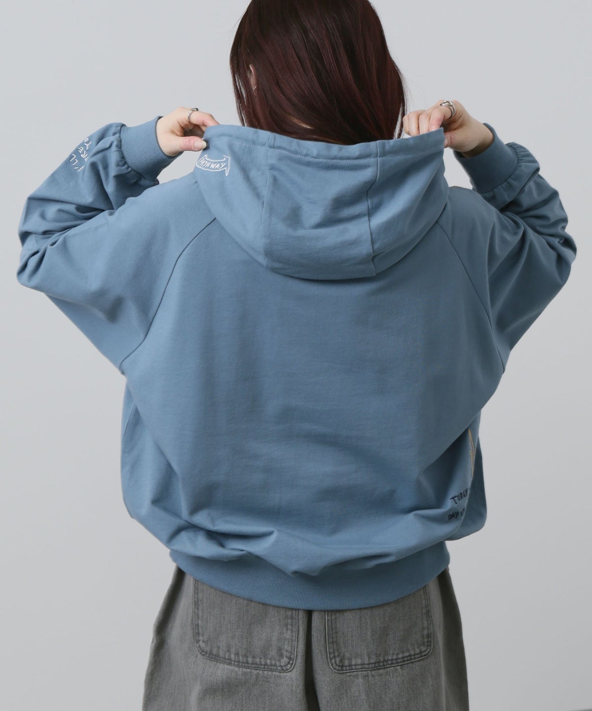 NAVY プルオーバーパーカー 飛び刺繍 コットン ミニ裏毛 ラグラン レディース