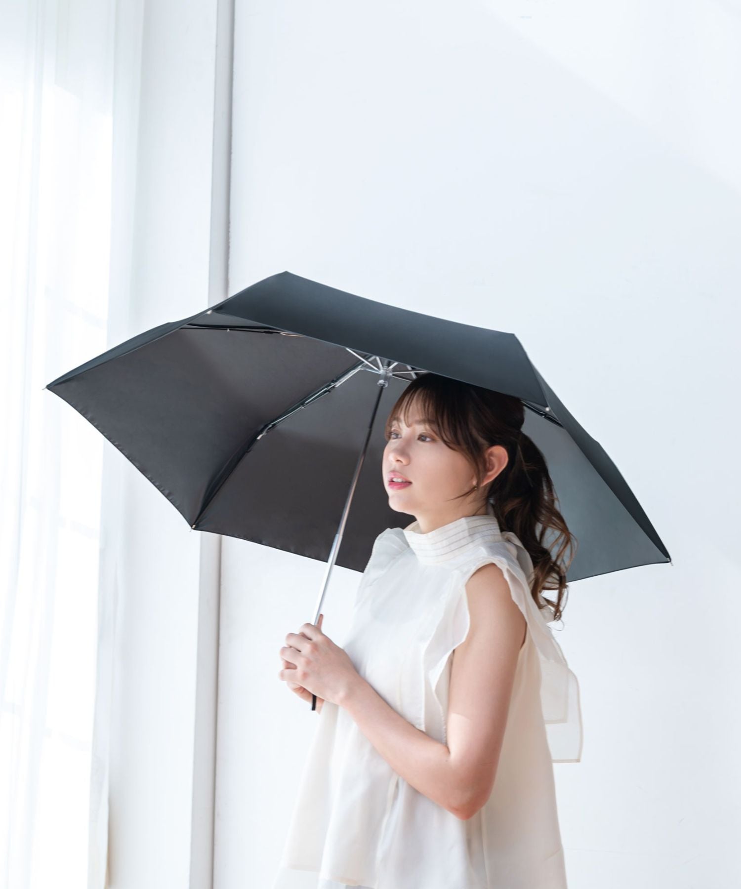 【新品タグ付き】晴雨兼用　折りたたみ傘　　　即完売品　男女兼用　mukii 遮光 折りたたみ傘 晴雨兼用 UVカット 完全遮光 軽量 コンパクト 55cm 男女兼用