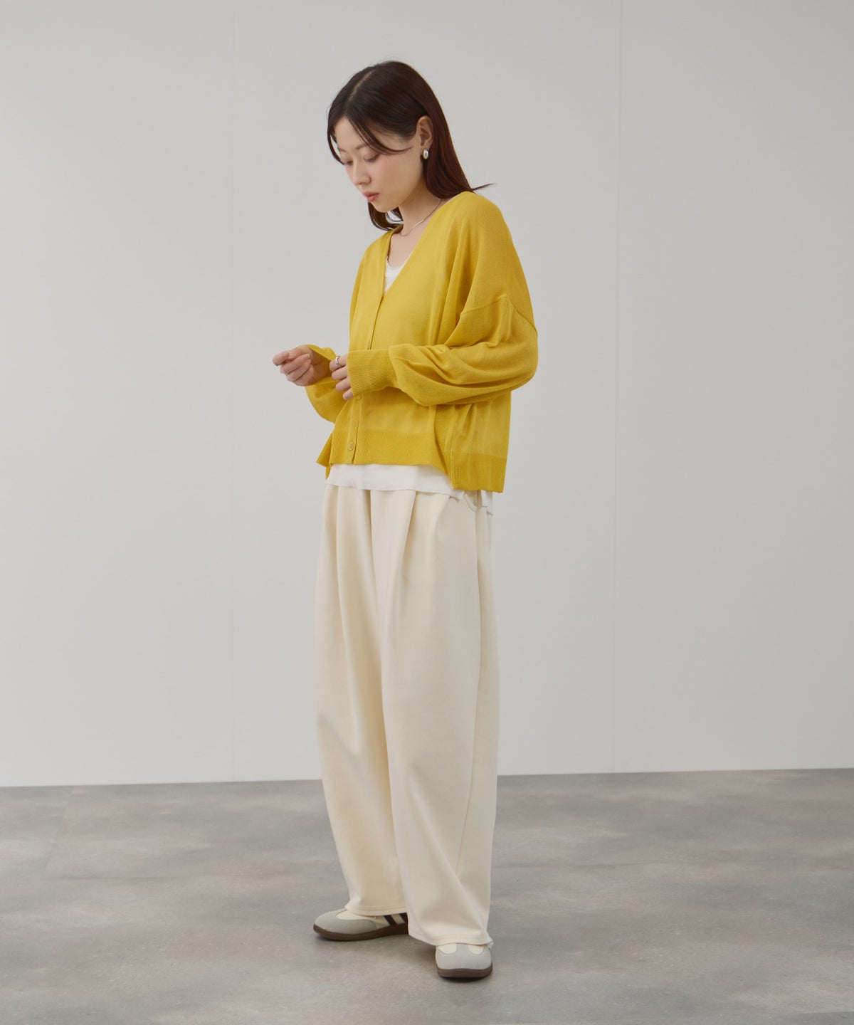 Free Nature 光沢シアーVネックショートカーディガン レディース