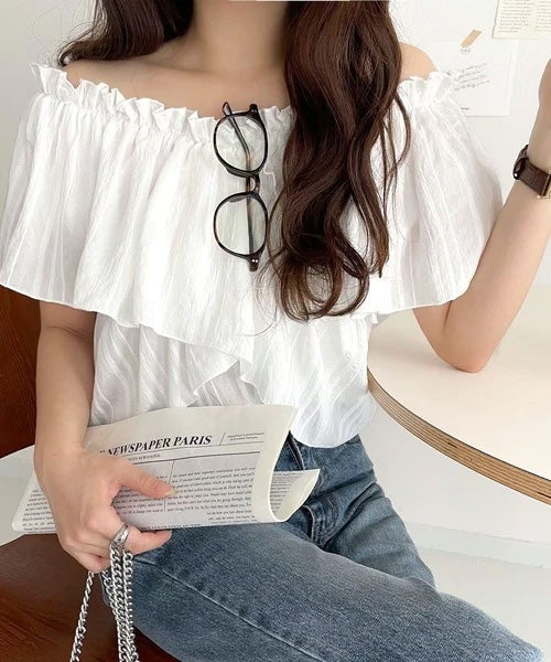 Classical Elf 大人ガーリーに見せる。2wayオフショルフリルデザインシアーブラウス商品画像-4