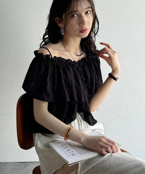 Classical Elf 大人ガーリーに見せる。2wayオフショルフリルデザインシアーブラウス商品画像-16