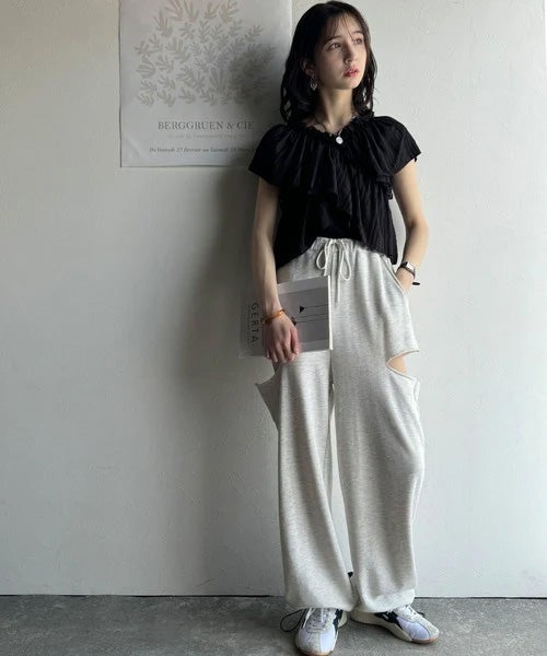 Classical Elf 大人ガーリーに見せる。2wayオフショルフリルデザインシアーブラウス商品画像-18