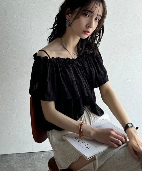 Classical Elf 大人ガーリーに見せる。2wayオフショルフリルデザインシアーブラウス商品画像-23