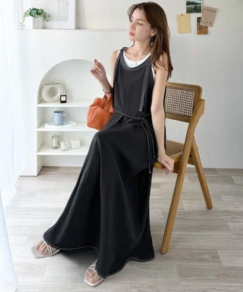 Classical Elf【UVカット・防シワ・吸水速乾・接触冷感機能付き】優しく揺れる、大人の抜け感。配色ステッチフロントタックショルダーストラップリボン付ロングワンピース商品画像-10