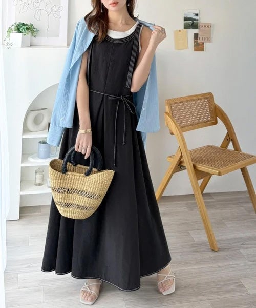 Classical Elf【UVカット・防シワ・吸水速乾・接触冷感機能付き】優しく揺れる、大人の抜け感。配色ステッチフロントタックショルダーストラップリボン付ロングワンピース商品画像-11