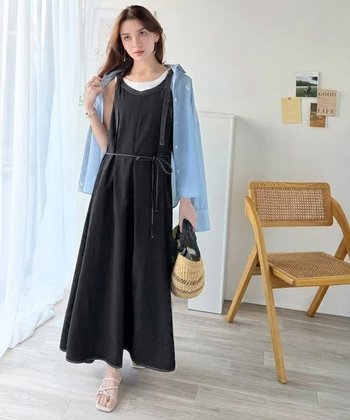 Classical Elf【UVカット・防シワ・吸水速乾・接触冷感機能付き】優しく揺れる、大人の抜け感。配色ステッチフロントタックショルダーストラップリボン付ロングワンピース商品画像-12