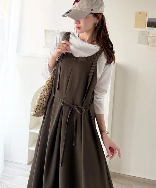 Classical Elf【UVカット・防シワ・吸水速乾・接触冷感機能付き】優しく揺れる、大人の抜け感。配色ステッチフロントタックショルダーストラップリボン付ロングワンピース商品画像-13