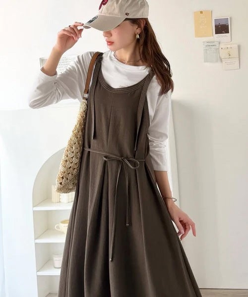 Classical Elf【UVカット・防シワ・吸水速乾・接触冷感機能付き】優しく揺れる、大人の抜け感。配色ステッチフロントタックショルダーストラップリボン付ロングワンピース商品画像-16