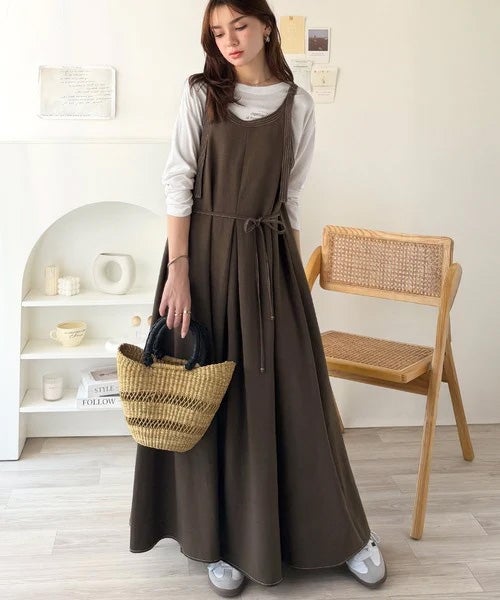 Classical Elf【UVカット・防シワ・吸水速乾・接触冷感機能付き】優しく揺れる、大人の抜け感。配色ステッチフロントタックショルダーストラップリボン付ロングワンピース商品画像-17