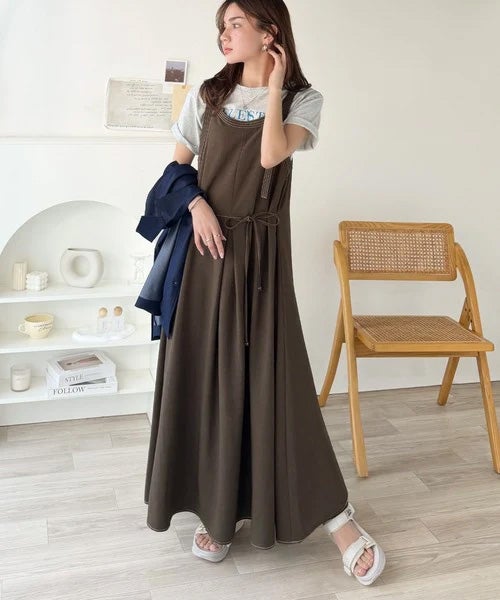 Classical Elf【UVカット・防シワ・吸水速乾・接触冷感機能付き】優しく揺れる、大人の抜け感。配色ステッチフロントタックショルダーストラップリボン付ロングワンピース商品画像-20