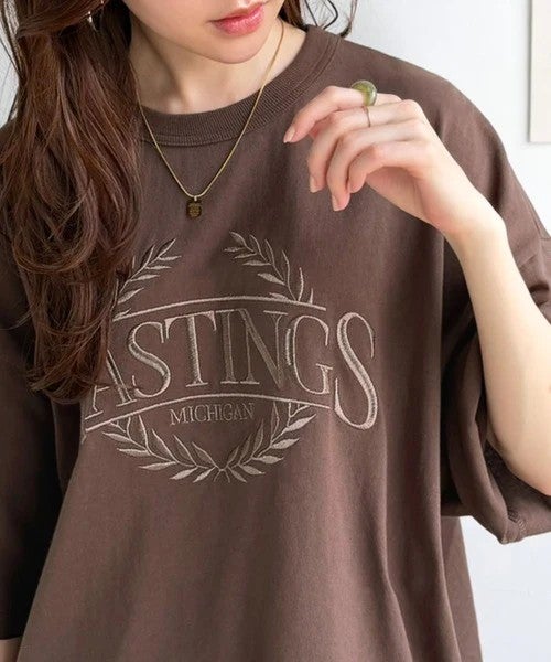 Classical Elf 《JaVaジャバコラボ》スタイリングに“雰囲気”を足す。綿100％オーバーサイズ古着デザイン風刺繍Tシャツ（半袖）商品画像-4