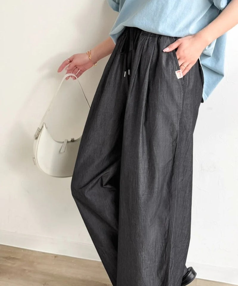 Classical Elf 《JaVa ジャバコラボ》まるで呼吸するような軽やかさ。綿100%シワ加工デニム2タックイージーパンツ商品画像-1