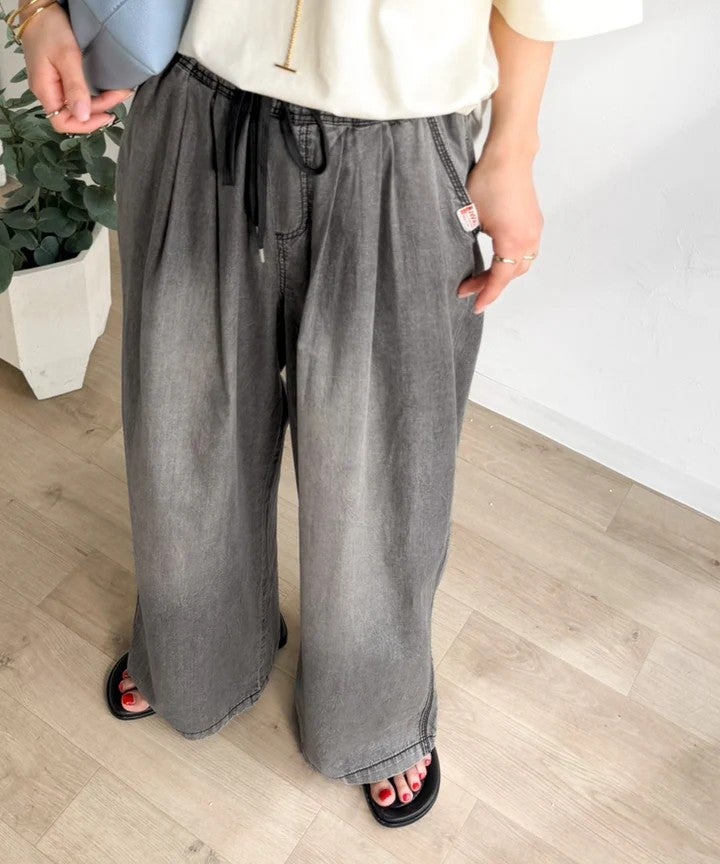 Classical Elf　《JaVa ジャバコラボ》まるで呼吸するような軽やかさ。綿100％シワ加工デニム2タックイージーパンツ商品画像-14