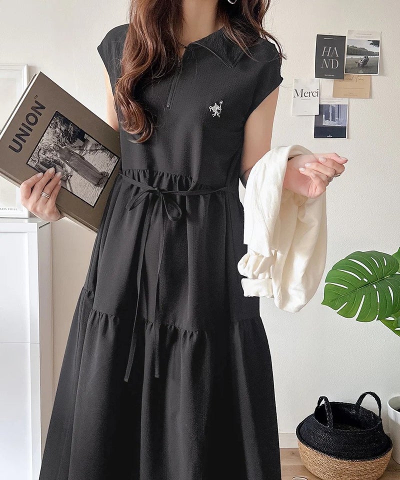 Classical Elf 【UVカット ・吸湿速乾 ・防シワ機能付き】ヘルシーな肌見せで、抜け感のある大人カジュアル♪サッカーハーフジップフレンチスリーブティアードワンピース商品画像-11