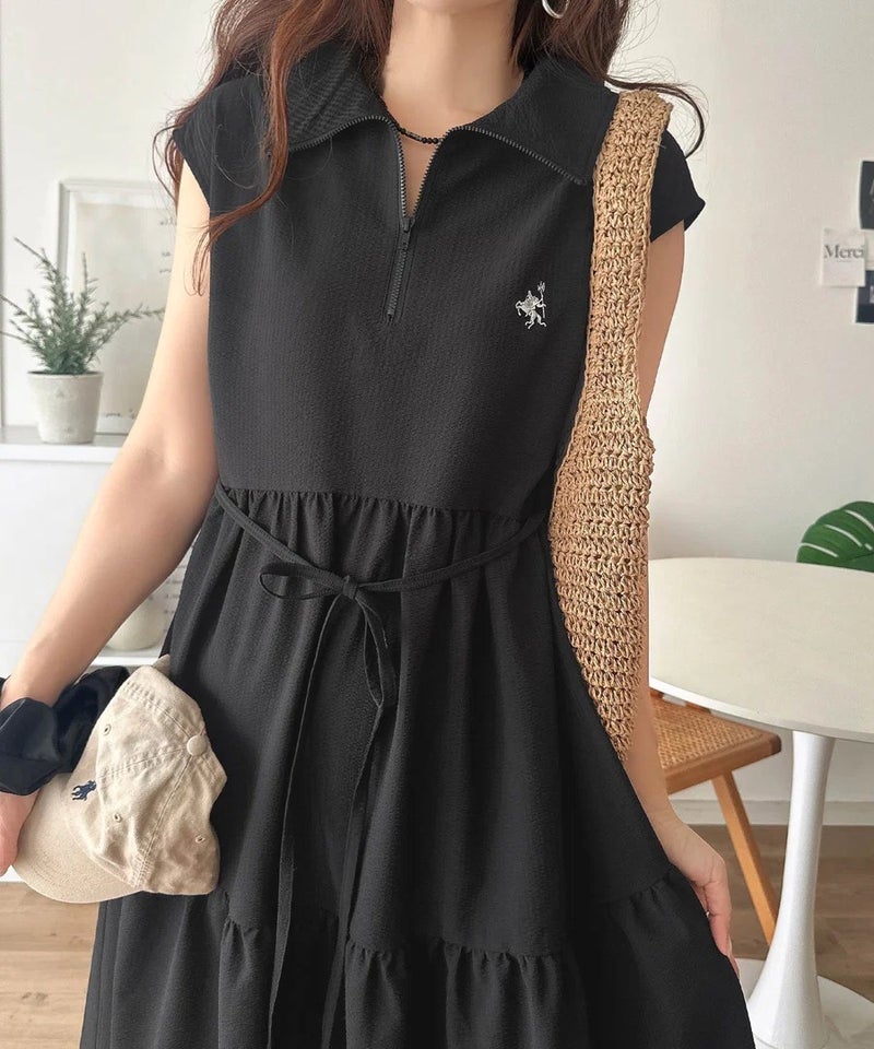 Classical Elf 【UVカット ・吸湿速乾 ・防シワ機能付き】ヘルシーな肌見せで、抜け感のある大人カジュアル♪サッカーハーフジップフレンチスリーブティアードワンピース商品画像-12