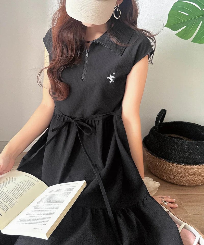 Classical Elf 【UVカット ・吸湿速乾 ・防シワ機能付き】ヘルシーな肌見せで、抜け感のある大人カジュアル♪サッカーハーフジップフレンチスリーブティアードワンピース商品画像-14