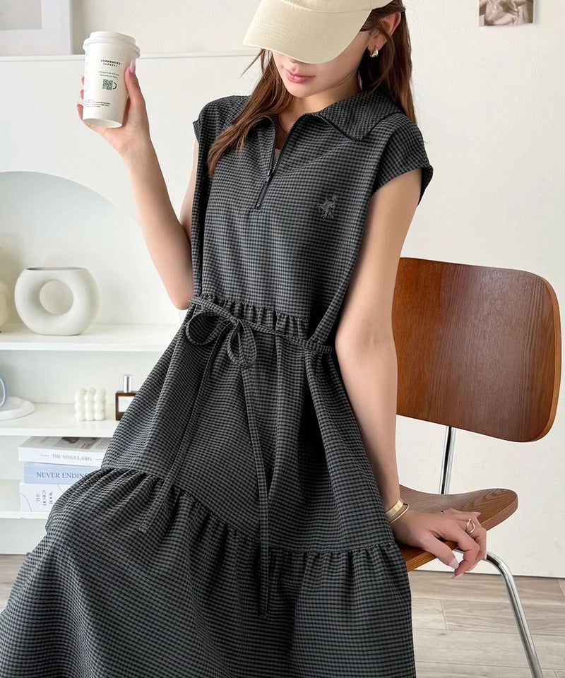 Classical Elf 【UVカット ・吸湿速乾 ・防シワ機能付き】ヘルシーな肌見せで、抜け感のある大人カジュアル♪サッカーハーフジップフレンチスリーブティアードワンピース商品画像-18