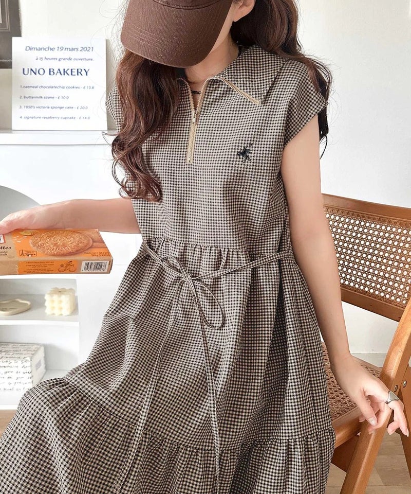 Classical Elf 【UVカット ・吸湿速乾 ・防シワ機能付き】ヘルシーな肌見せで、抜け感のある大人カジュアル♪サッカーハーフジップフレンチスリーブティアードワンピース商品画像-30