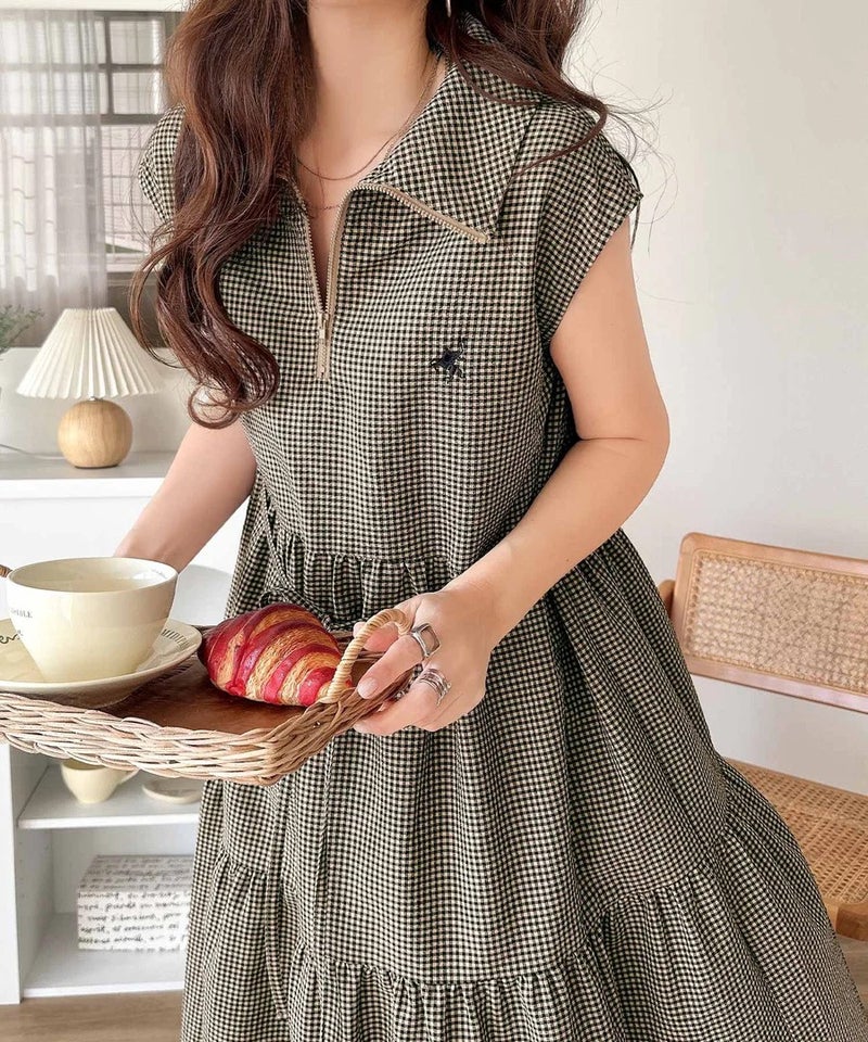 Classical Elf 【UVカット ・吸湿速乾 ・防シワ機能付き】ヘルシーな肌見せで、抜け感のある大人カジュアル♪サッカーハーフジップフレンチスリーブティアードワンピース商品画像-34