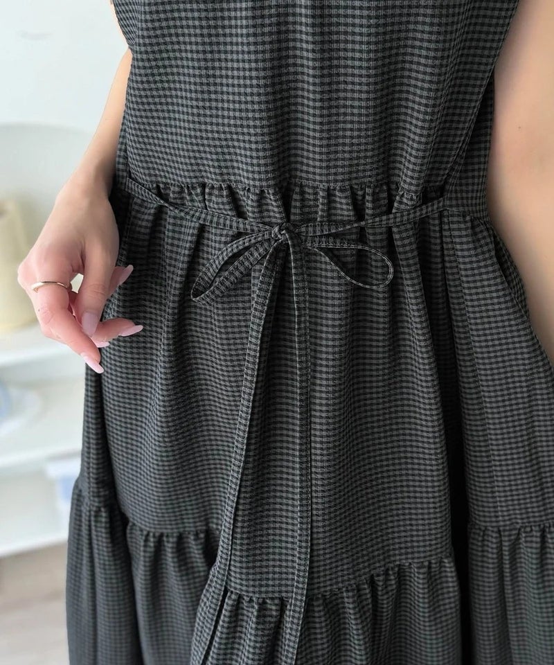 Classical Elf 【UVカット ・吸湿速乾 ・防シワ機能付き】ヘルシーな肌見せで、抜け感のある大人カジュアル♪サッカーハーフジップフレンチスリーブティアードワンピース商品画像-39