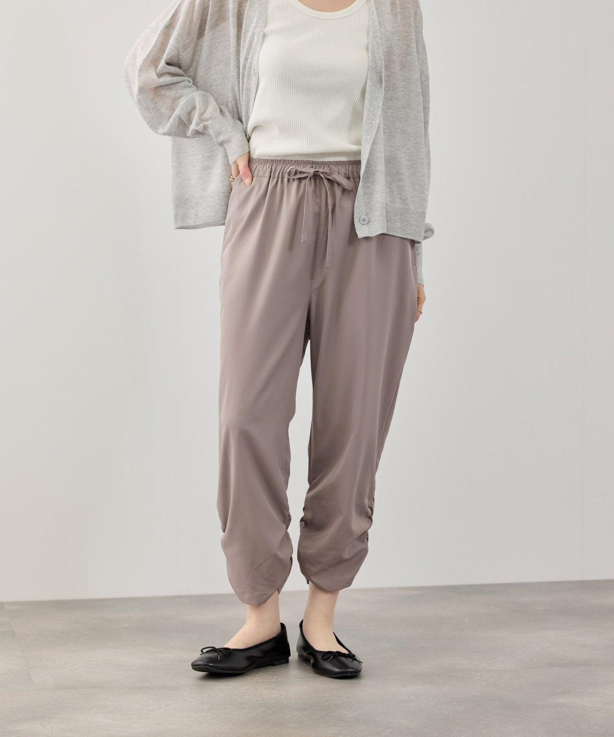 ストレッチ裾シャーリングクロップドパンツ レディース