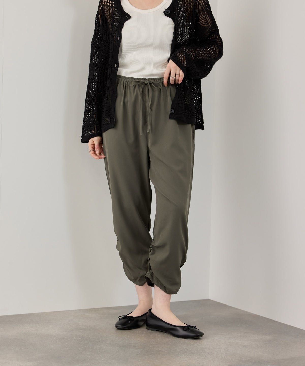 ストレッチ裾シャーリングクロップドパンツ レディース