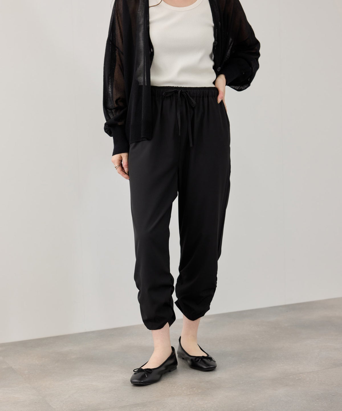 ストレッチ裾シャーリングクロップドパンツ レディース