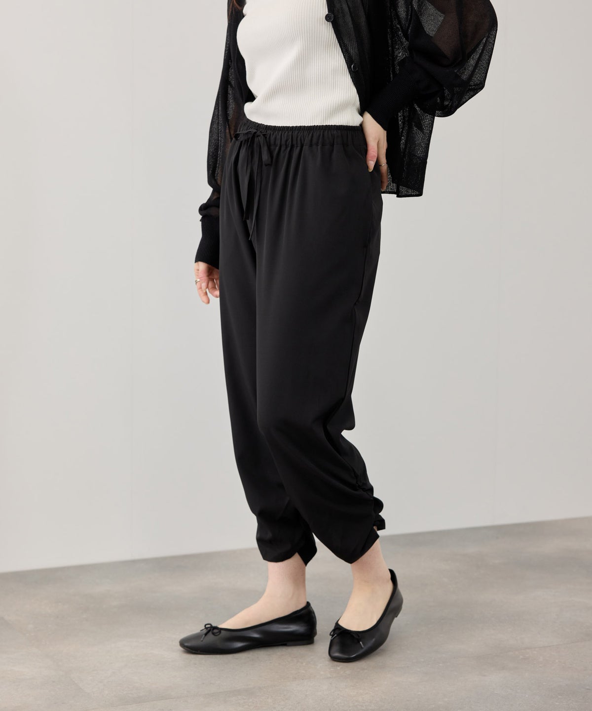 ストレッチ裾シャーリングクロップドパンツ レディース