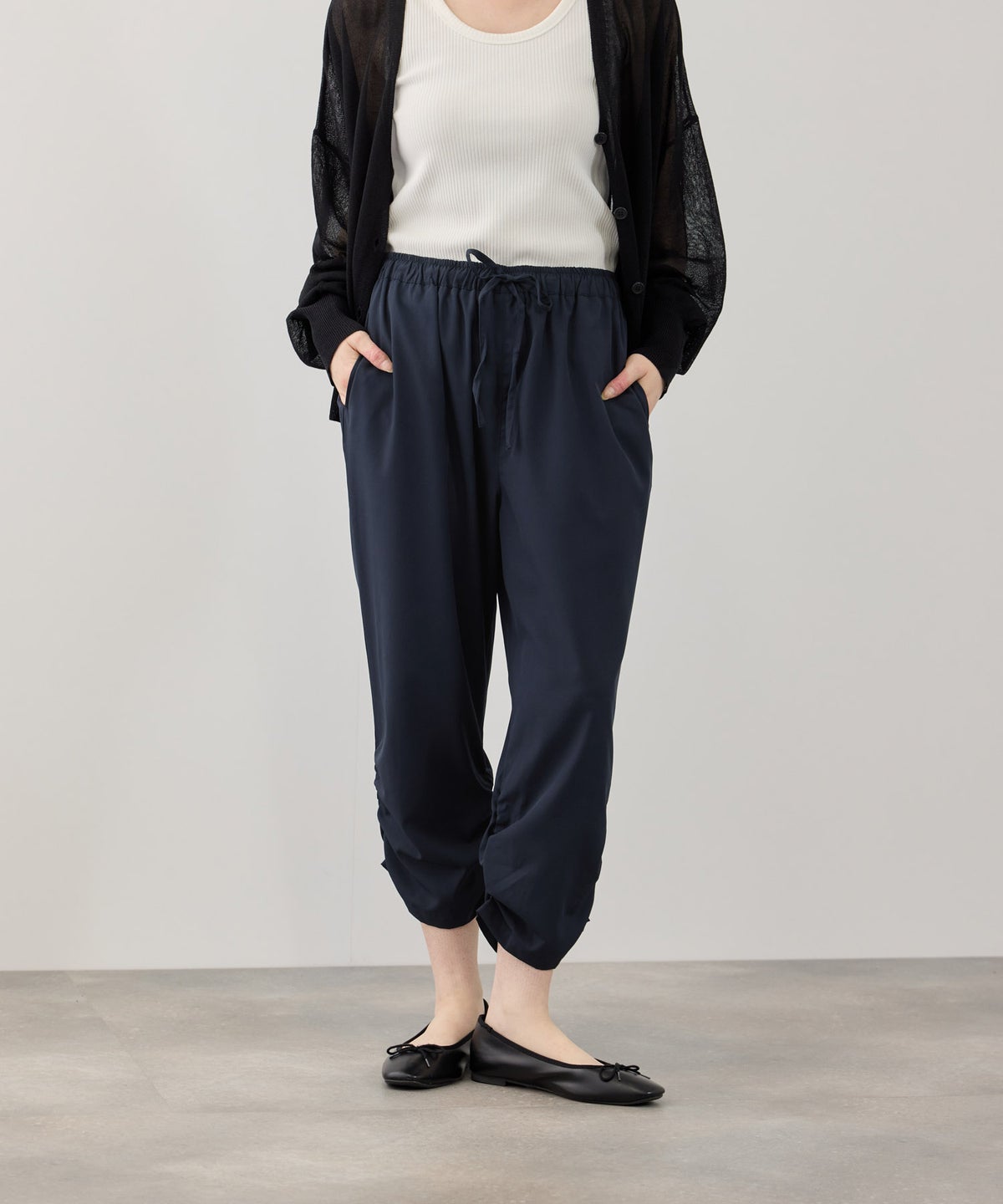 ストレッチ裾シャーリングクロップドパンツ レディース