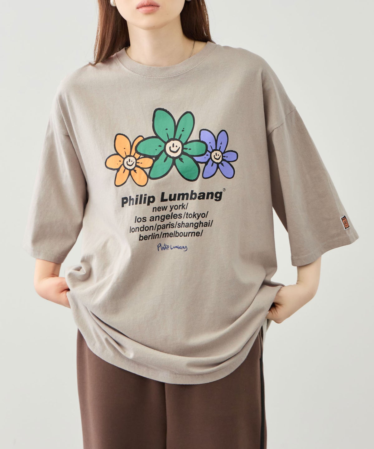 Philip Lumbang フラワーグラフィック ワールドツアー風ロゴプリント 半袖Tシャツ メンズ メール便 対応商品