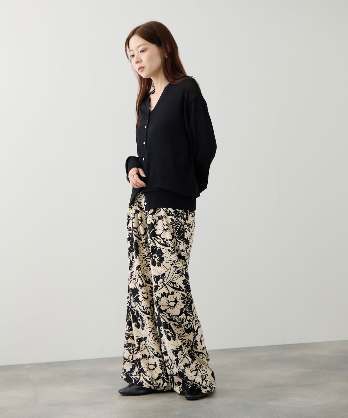 NAVY SARARI Vネックカーディガン レディース