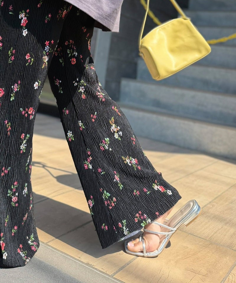 さらりとした楊柳プリーツ。ウエストゴムでストレスフリーな穿き心地。総柄楊柳プリーツパンツ商品画像-13