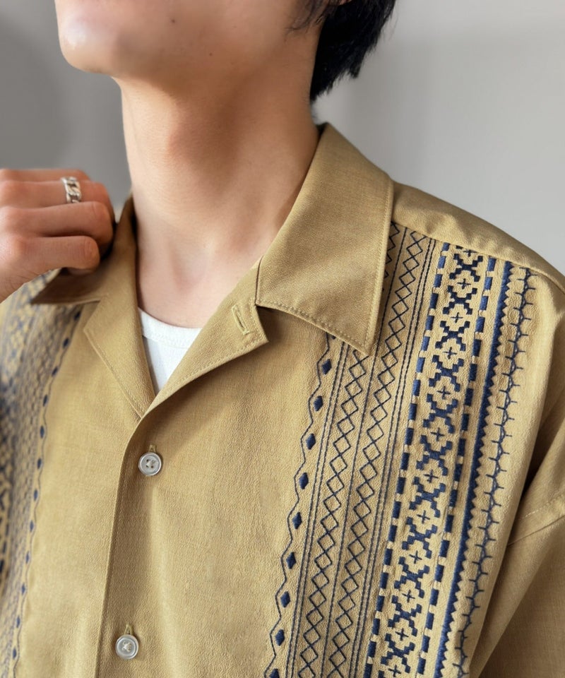 Classical Elf 《JaVaジャバコラボ》周りと差がつく総刺繍!リラックスシルエット 清涼リネンライク素材 オープンカラー キューバシャツ(半袖)商品画像-28