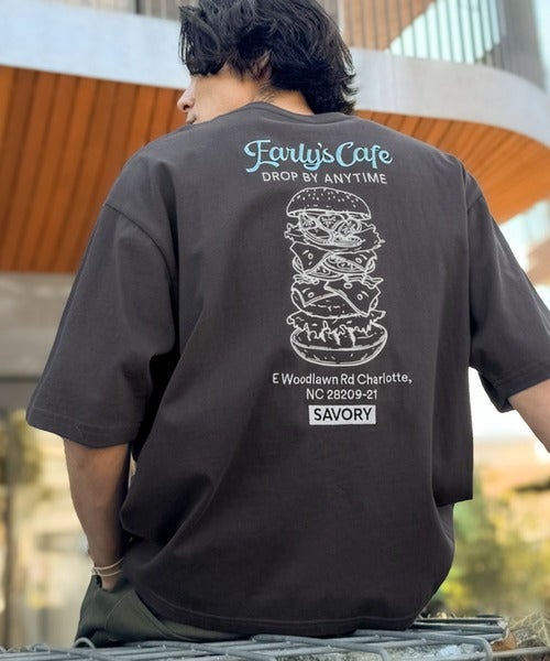 Classical Elf《JaVaジャバコラボ》遊び心のあるカフェロゴが映えるバックプリントT。刺繍使いハンバーガーデザインTシャツ商品画像-15