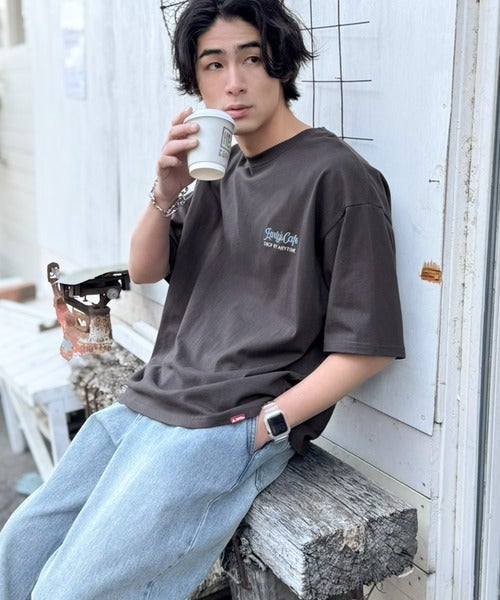 Classical Elf《JaVaジャバコラボ》遊び心のあるカフェロゴが映えるバックプリントT。刺繍使いハンバーガーデザインTシャツ商品画像-18