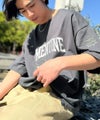 Classical Elf《JaVaジャバコラボ》【吸水速乾機能付き】Tシャツ派にこそ試してほしい！さらっと夏場も快適なカレッジロゴ 飛び刺繍 ミニ裏毛Tシャツ商品サムネイル-18