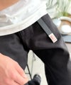 Classical Elf《JaVaジャバコラボ》【接触冷感機能付き】綿100％のしっかり素材なのに、ヒンヤリ夏に心地よい。 ウェービングベルト付き ルーズフィット クライミング チノパンツ商品サムネイル-6